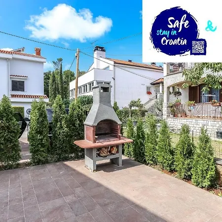 Apartment Alex - 100 Meters From *