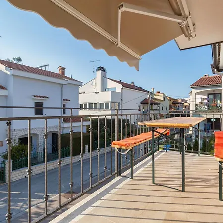 Alex - 100 Meters From Apartment Porec