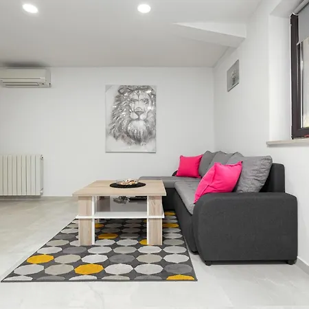 Apartment Alex - 100 Meters From *