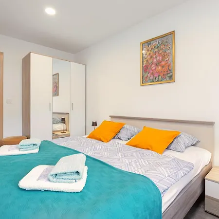 Apartment Alex - 100 Meters From *