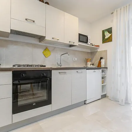 Apartment Alex - 100 Meters From Porec