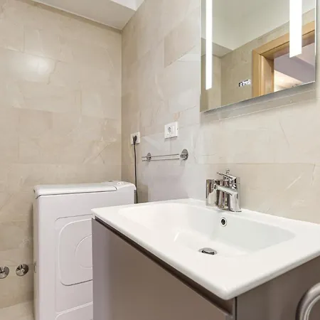 Apartment Alex - 100 Meters From Porec