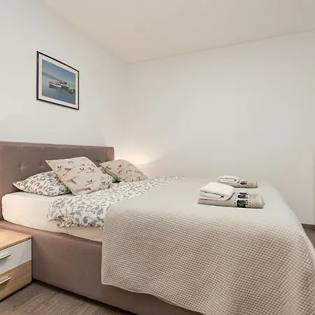 Apartment Alex - 100 Meters From *