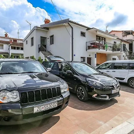 Apartment Alex - 100 Meters From Porec